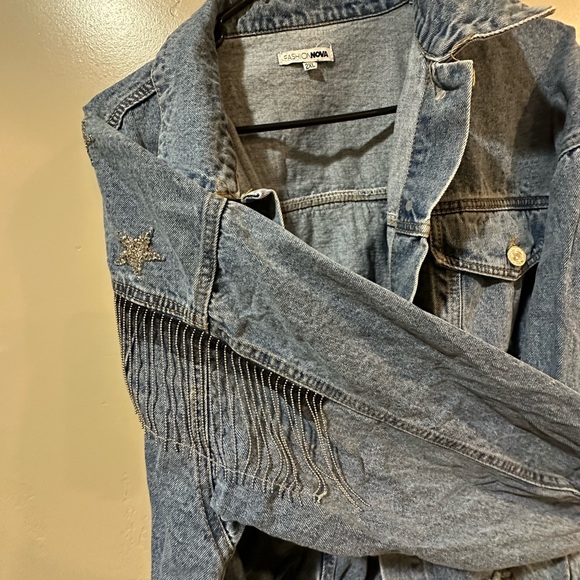 Curve Jean Jacket with Star Details on the back - Picture 9 of 9